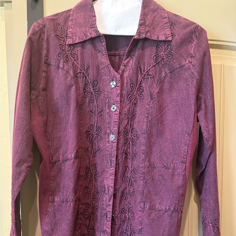 Beautiful Fall shirt! parsley and sage brand, collared burgundy top, 3/4 sleeve